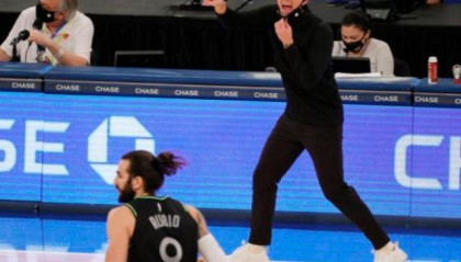 世界杯客户端下载中心-狼队联盟垫底紧急撤换桑德斯 利拉德为一人鸣不平