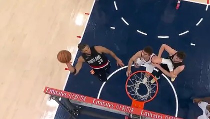 世界杯赛事直播平台-卡马拉空中摘板抡臂砸扣可惜扣飞，开拓者还领先快船10分