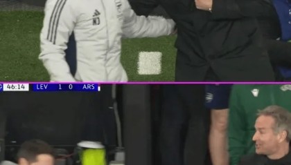 世界杯比赛直播官网下载-利用角球机会破门后，药厂主帅与阿森纳定位球教练交流心得