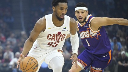 世界杯赛事直播平台-奇妙！单场70+球员中张伯伦&amp;阿德巴约穿13号 科比米球布克13号秀