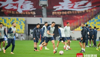 重回凤凰山“战旧主”！成都蓉城前队长周定洋：这对我来说非常特别|中超|成都蓉城足球俱乐部|比赛|球队|球迷_新浪新闻